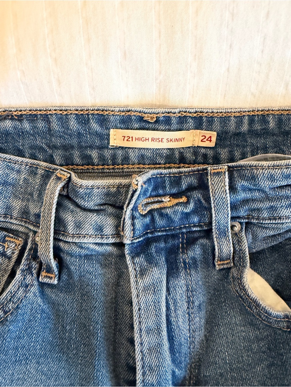 721 Levi’s High Rise Skinny 24